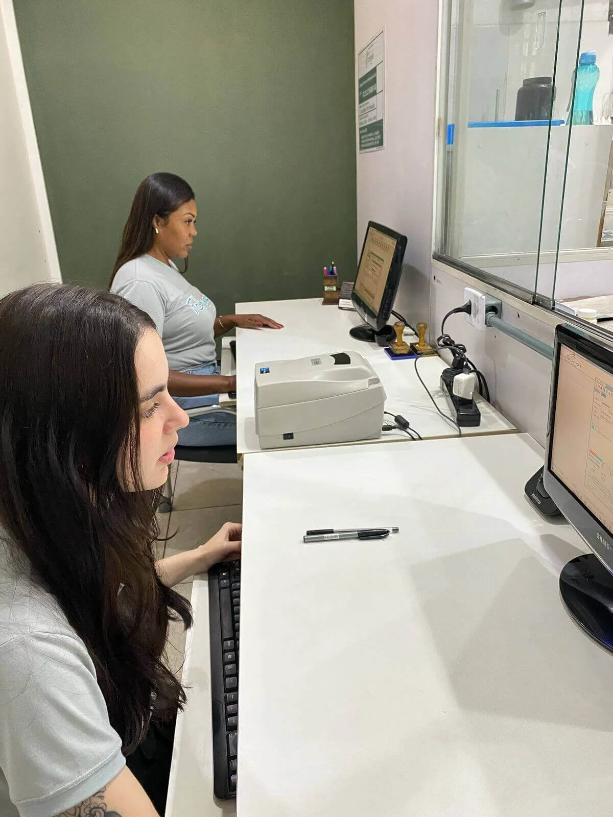 EQUIPE - FARMÁCIA DE MANIPULAÇÃO FOLHAGEM